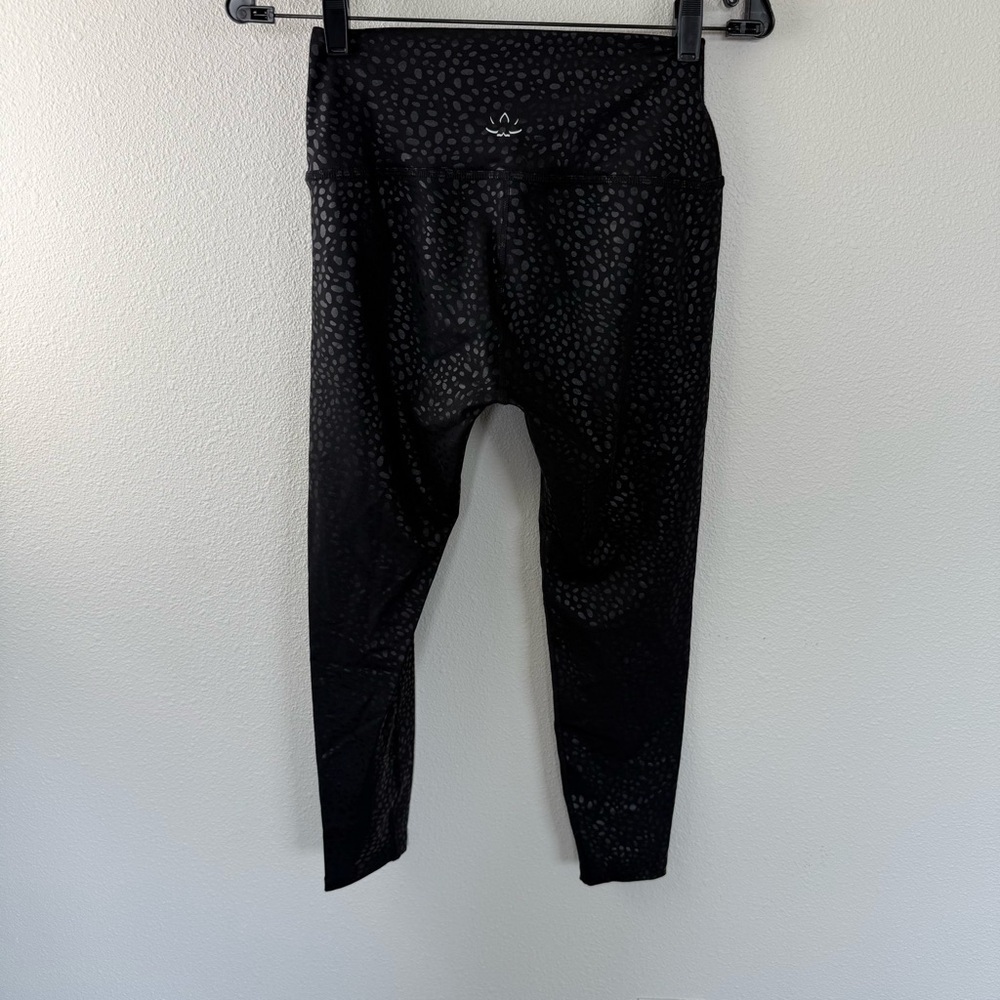 Beyond Yoga Shiny Sportflex High Waisted Midi Legging Black Feline Foil Medium - Picture 7 of 9